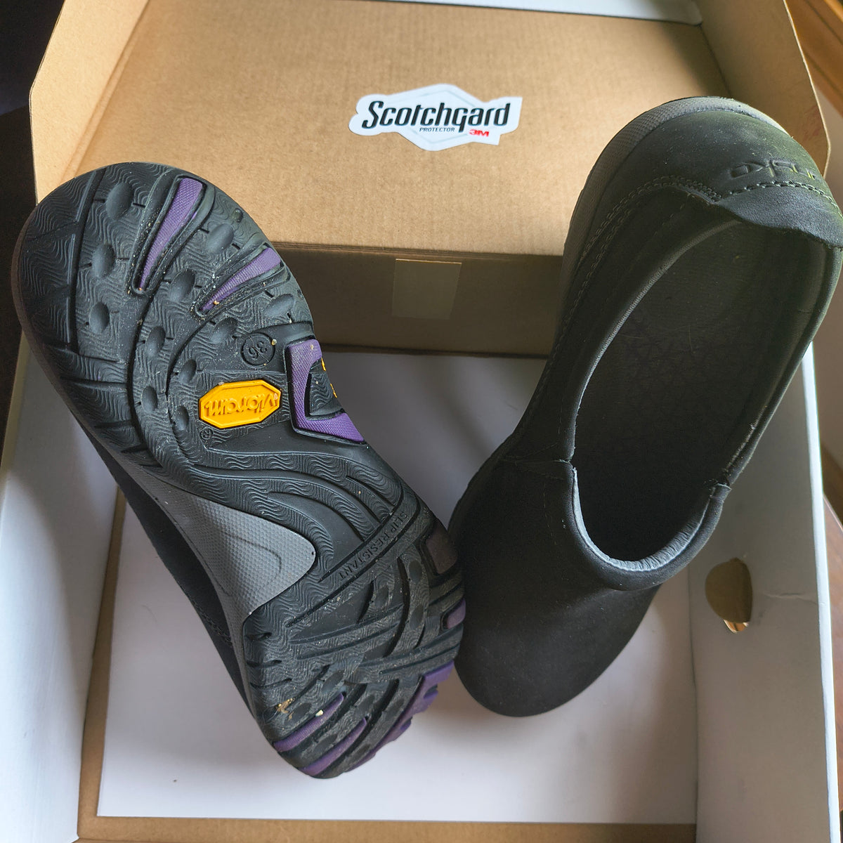 Dansko Vibram Slip resistant waterproof leather 5-1/2 ladies work shoes